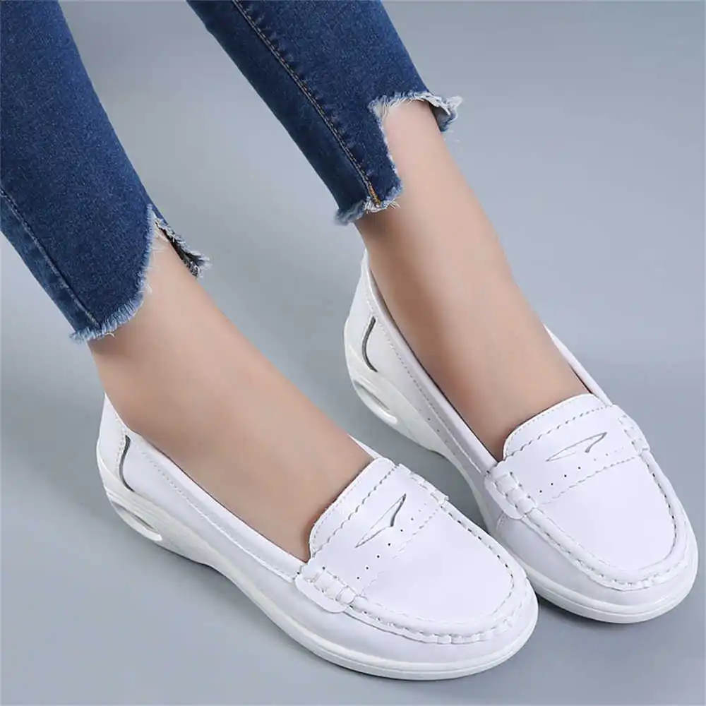 Unique Tech Accessories Gifts - Optics Sole Slipon Baskets Blanches pour