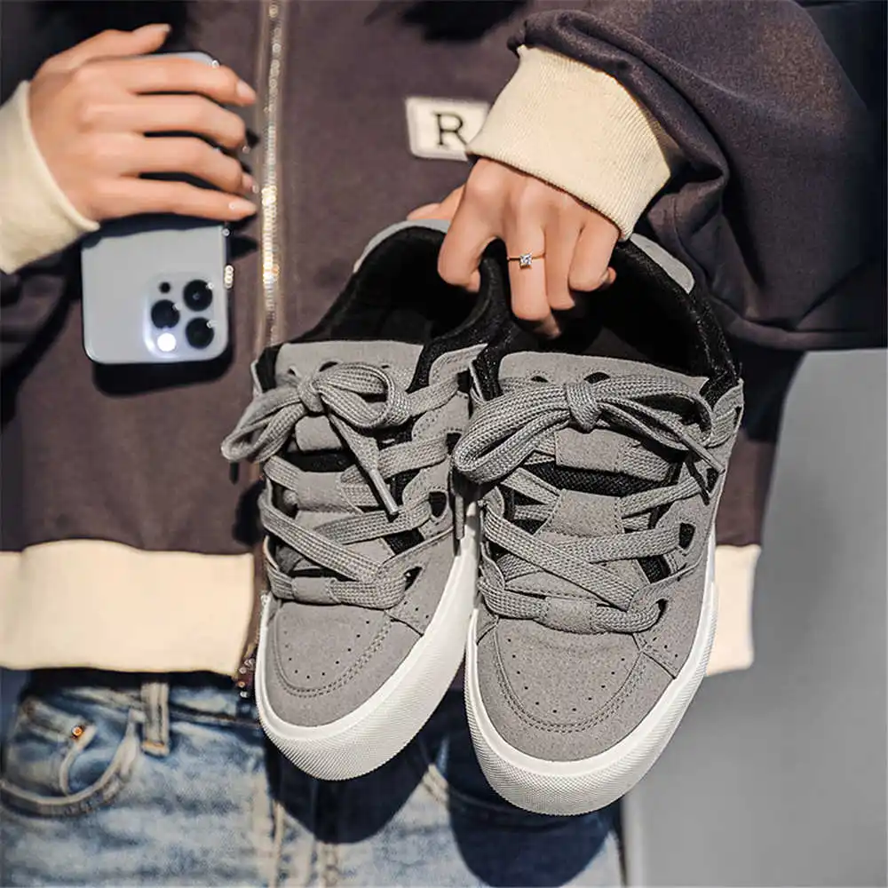 Unique Tech Accessories Gifts - Chaussures d'école Hiphop avec laçage pour